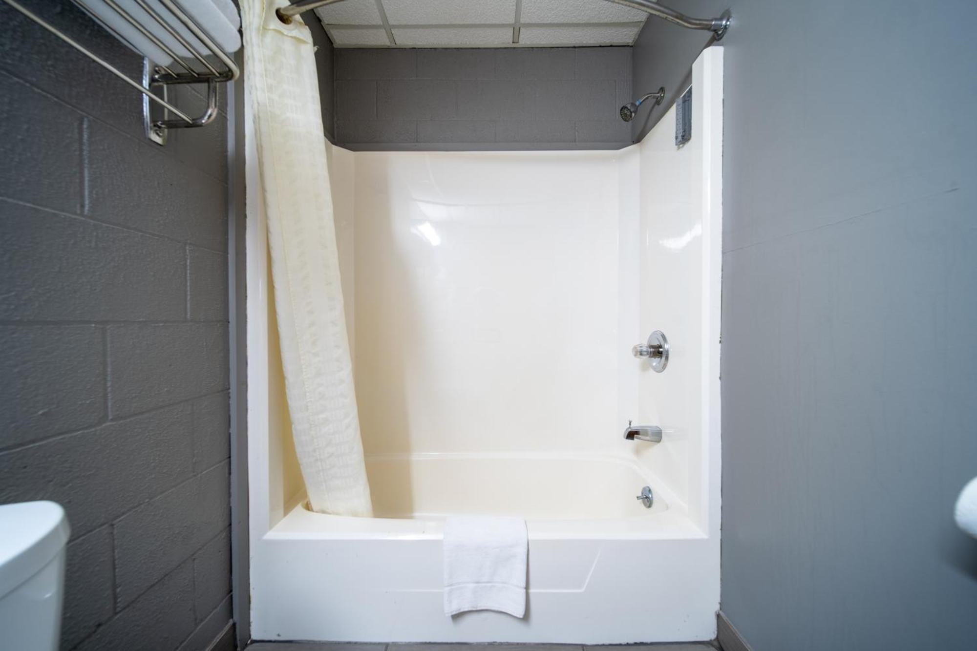 Sleep-Ees Inn, Saginaw & Frankenmuth מראה חיצוני תמונה