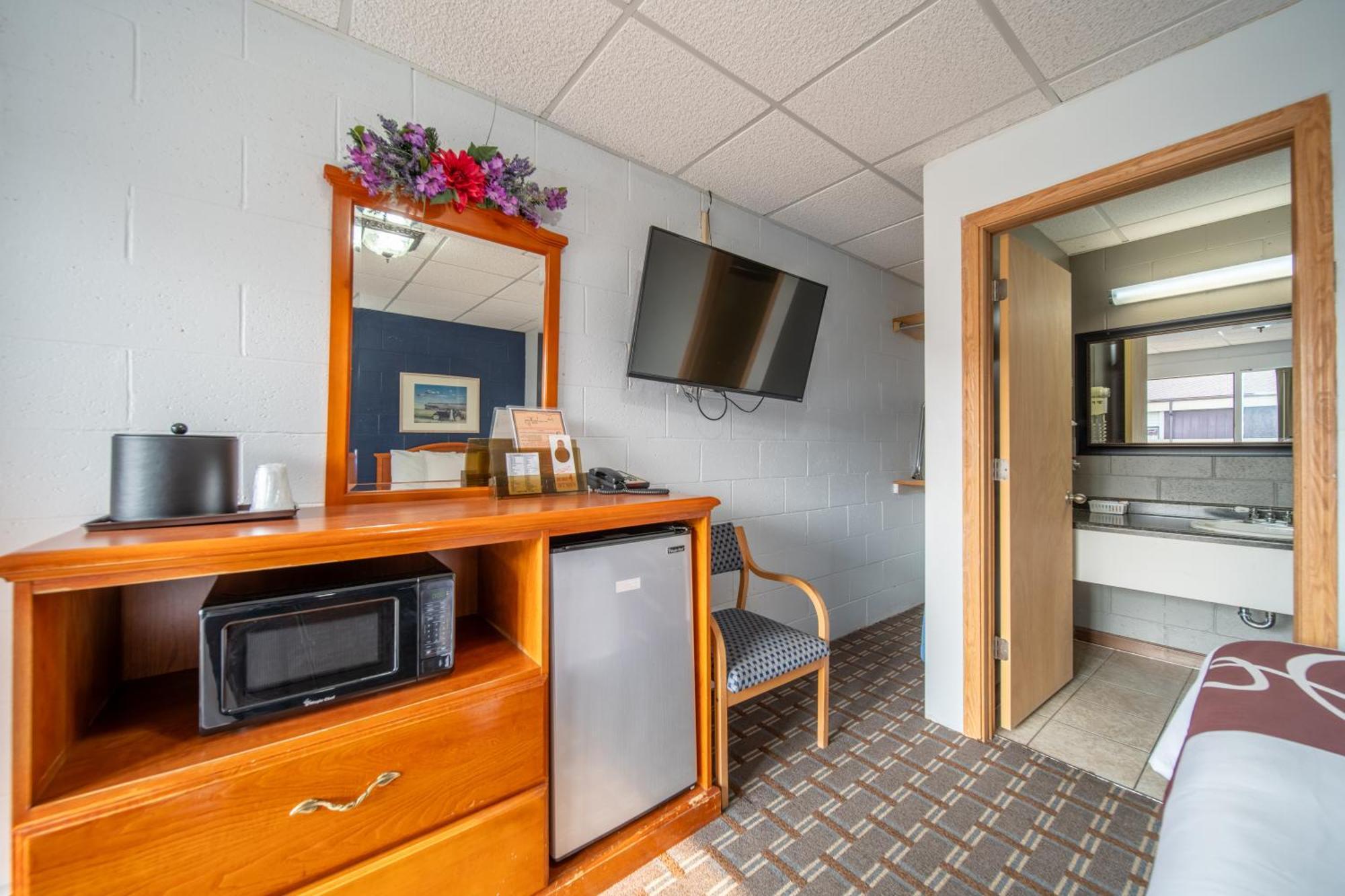Sleep-Ees Inn, Saginaw & Frankenmuth מראה חיצוני תמונה