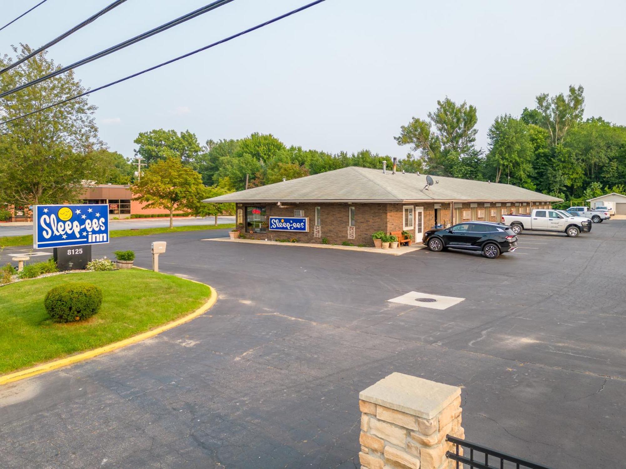 Sleep-Ees Inn, Saginaw & Frankenmuth מראה חיצוני תמונה